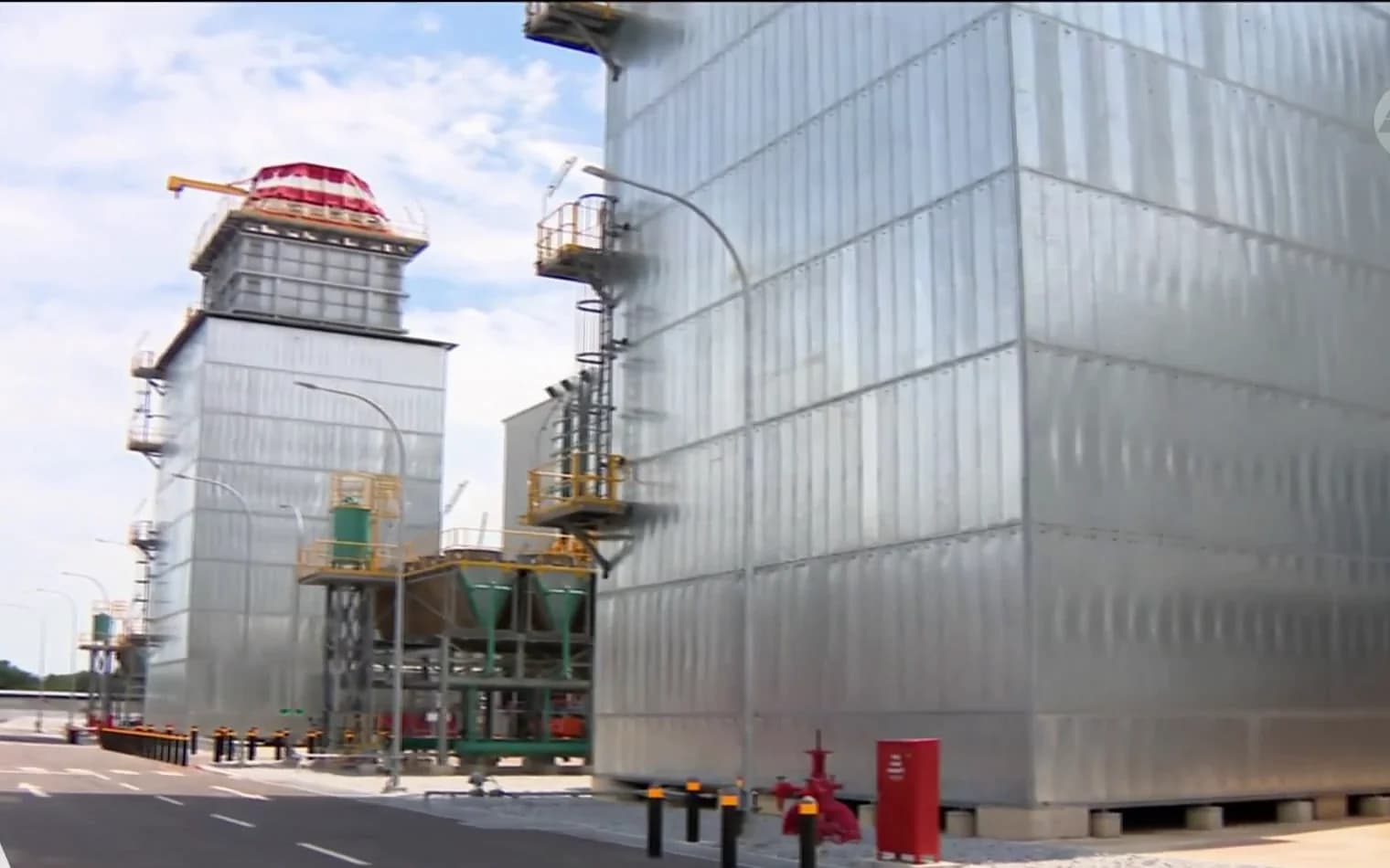 External view between the turbine buildings at the Meranti Power OCGT facility