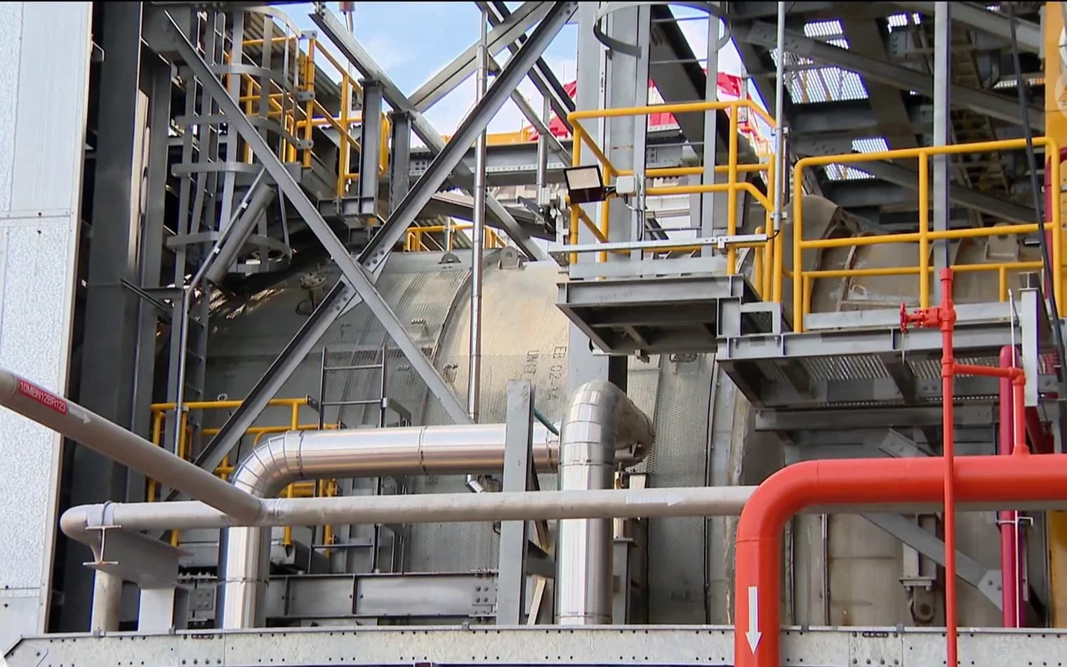 Process pipework and access platforms at the Meranti Power OCGT facility